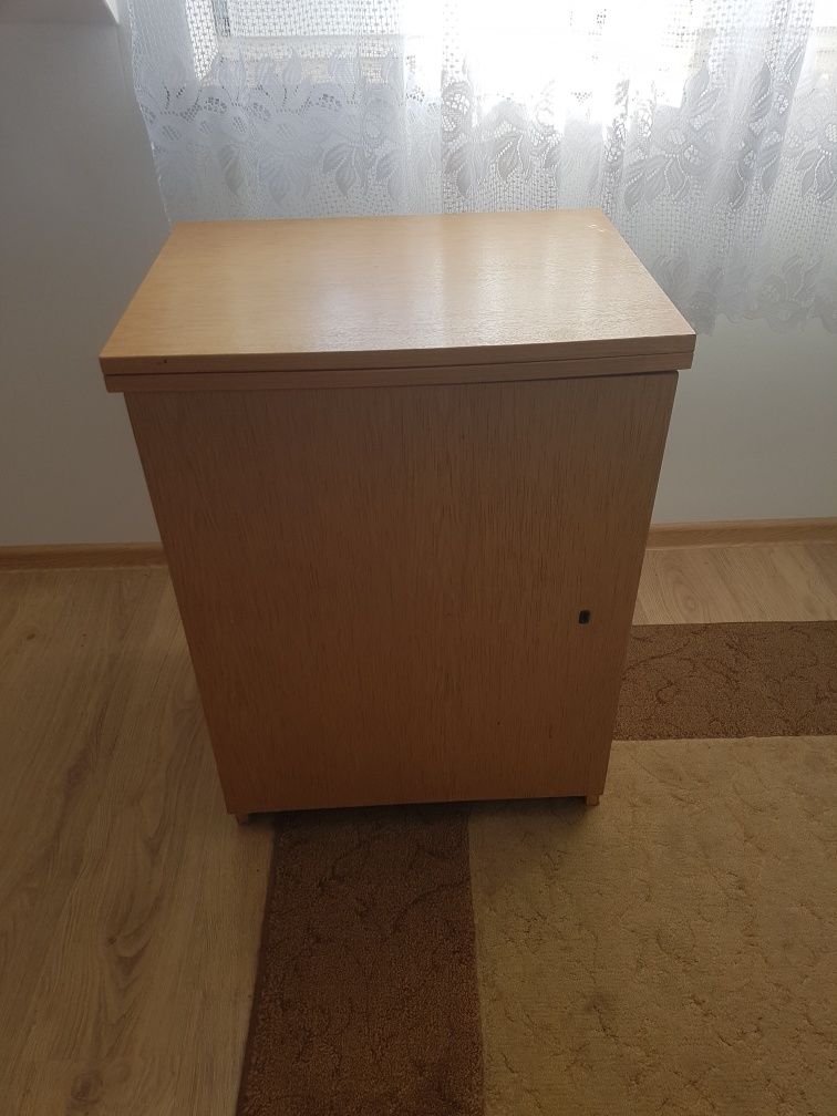 Sprzedam maszynę marki łucznik z szafka