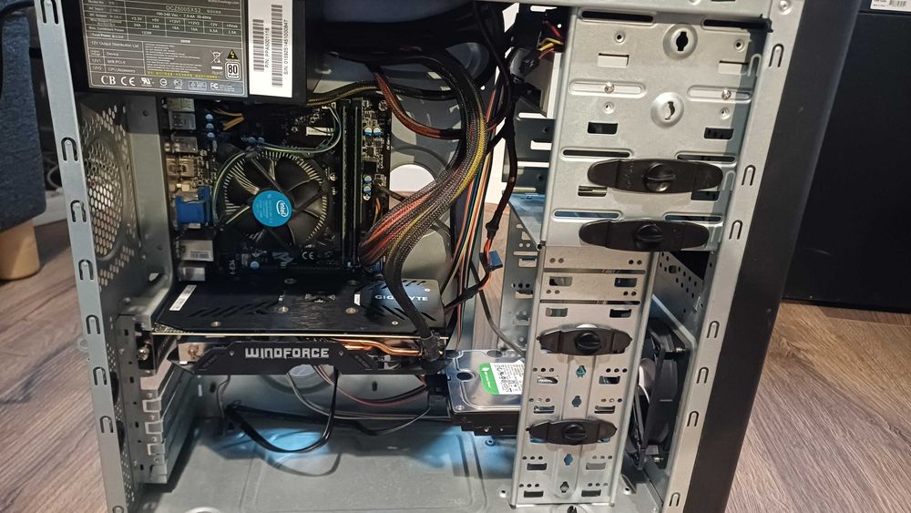 Komputer i5-4460 8GB RAM MSI H81M-E34 Radeon R9 380 G1 4GB 1TB HDD