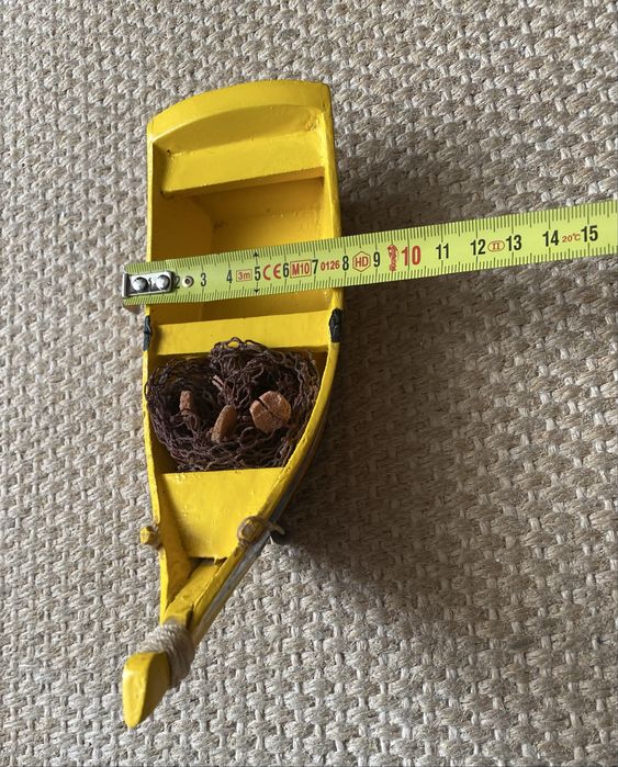 Miniatura em madeira,de barco típico da Nazaré