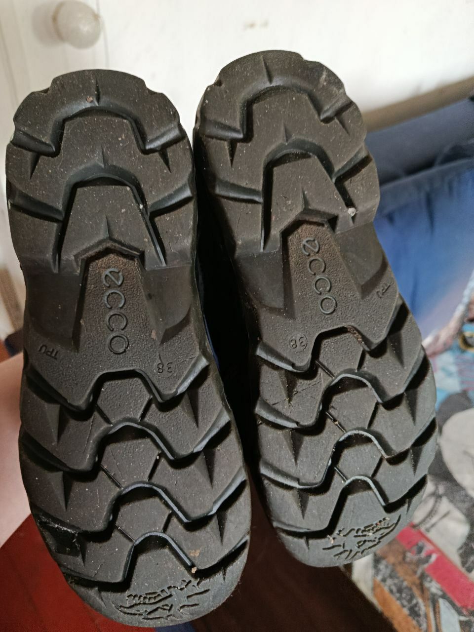 Продам зимние сапоги ecco