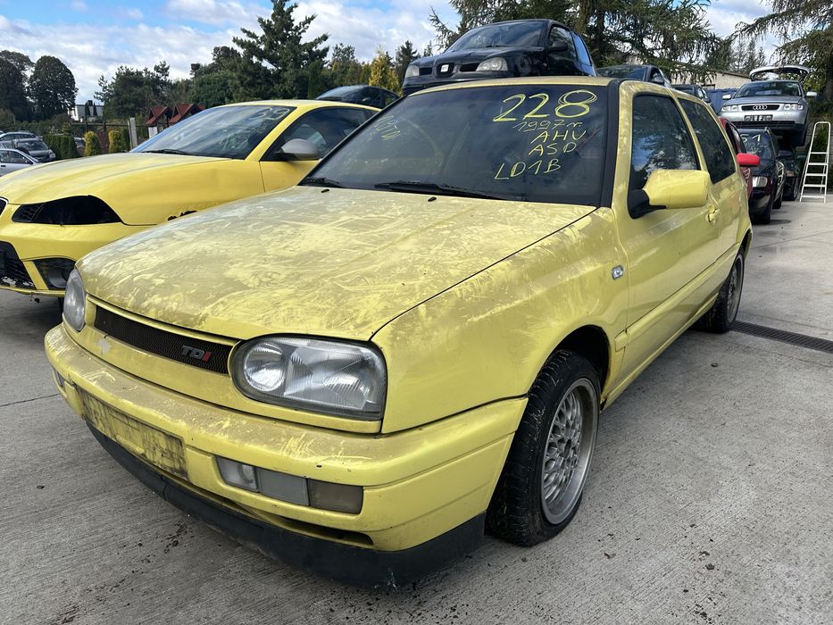 Vw golf III 3 1,9 tdi silnik AHU skrzynia biegow ASD LD1B na czesci