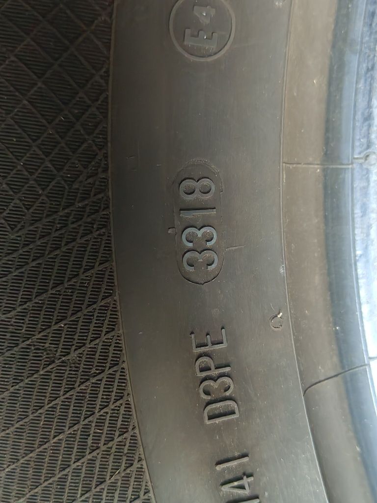 Opony zimowe uzywane 235 65 R17 Continental 6,8mm 2 sztuki z06