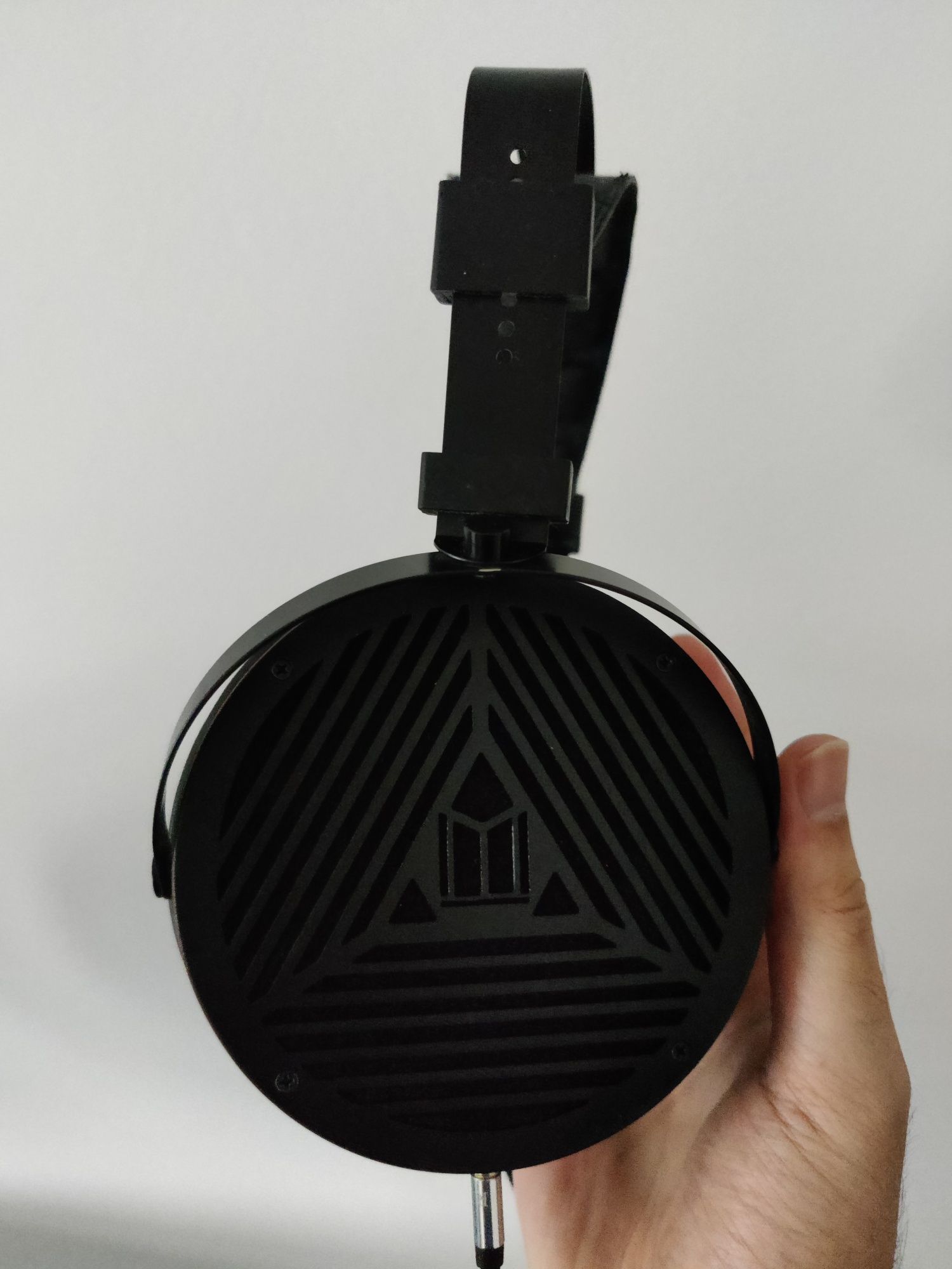 Headphones Monolith M1060