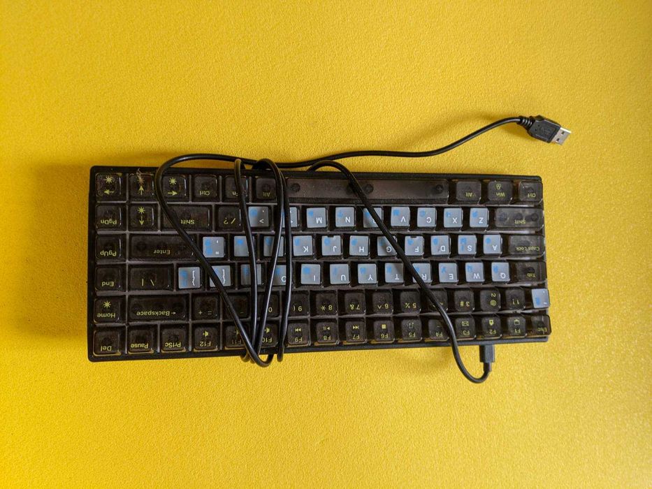 Механічна клавіатура назва в першому фото
