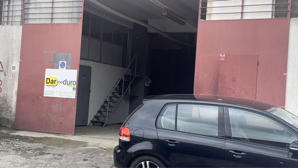 Armazem 210m2 odivelas