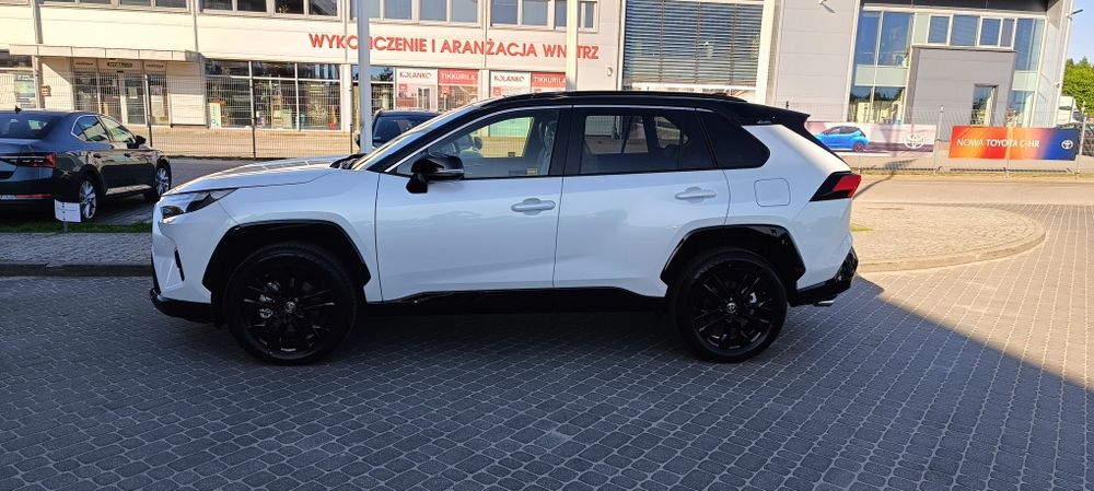 Toyota RAV4 Toyota RAV4 Selection + Pakiet Skyview