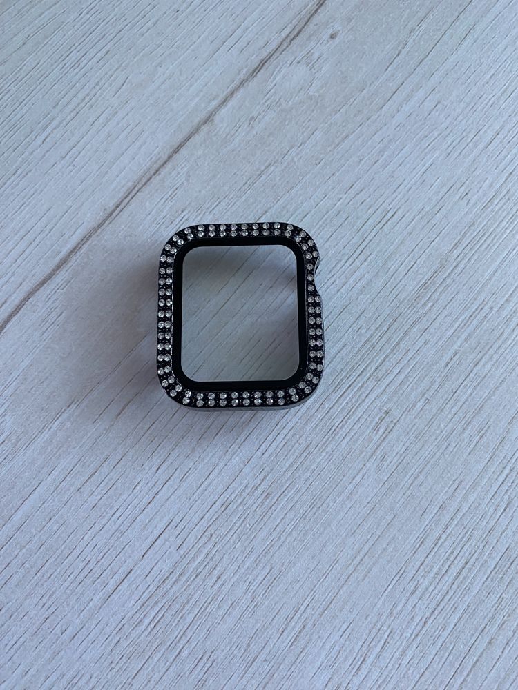 Obudowa z cyrkoniami na Apple Watch SE 2 gen 40 mm