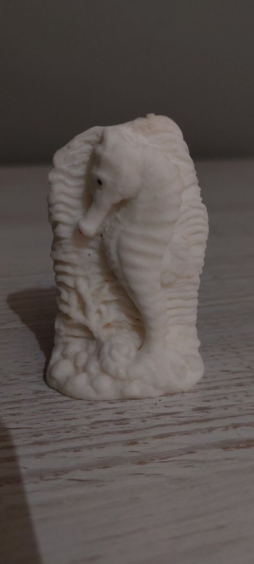 Konik morski figurka, statuetka biała