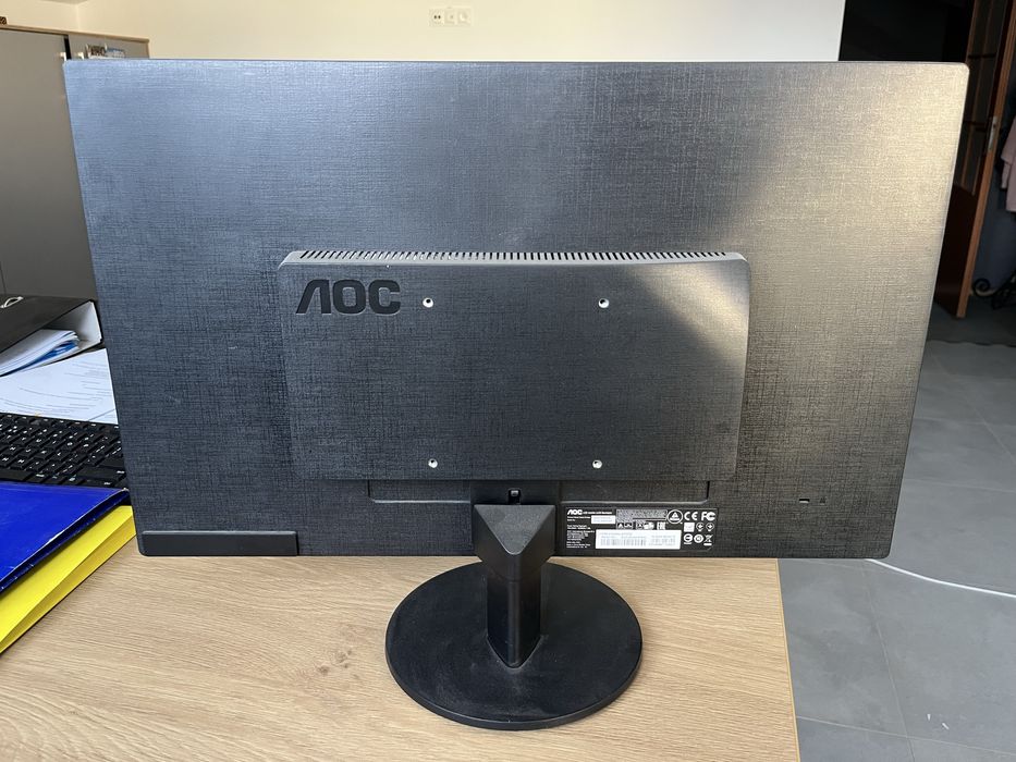 Monitor LCD firma AOC