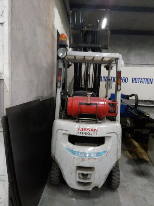 Навантажувач nissan