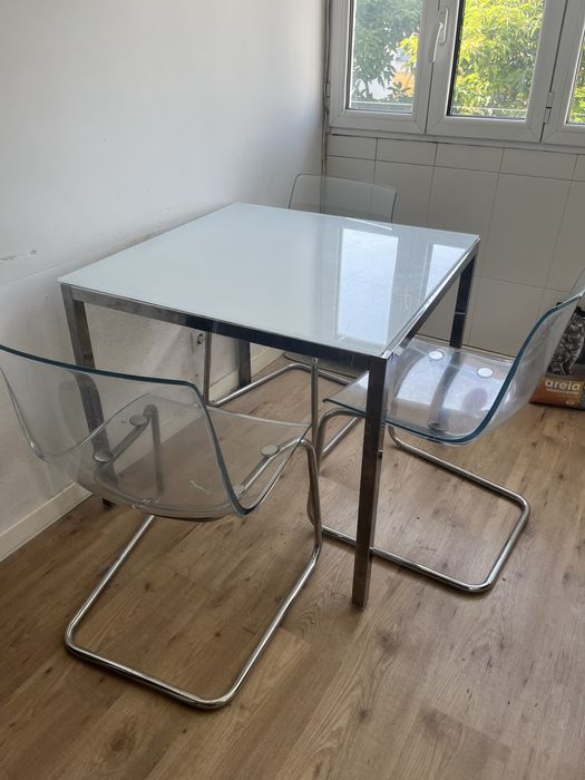 Mesa e 3 cadeiras IKEA (nao sei o modelo)
