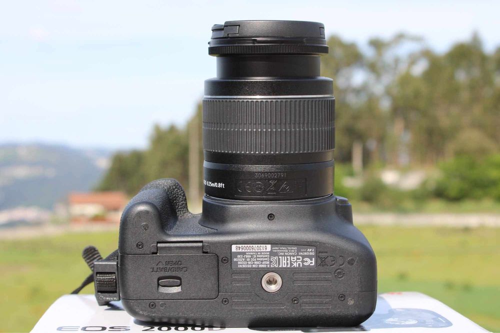 Camara Canon 2000D