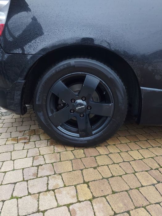 Felgi 5x114,3 z oponami zimowymi Hankook Winter i*cept RS2 195/60R15