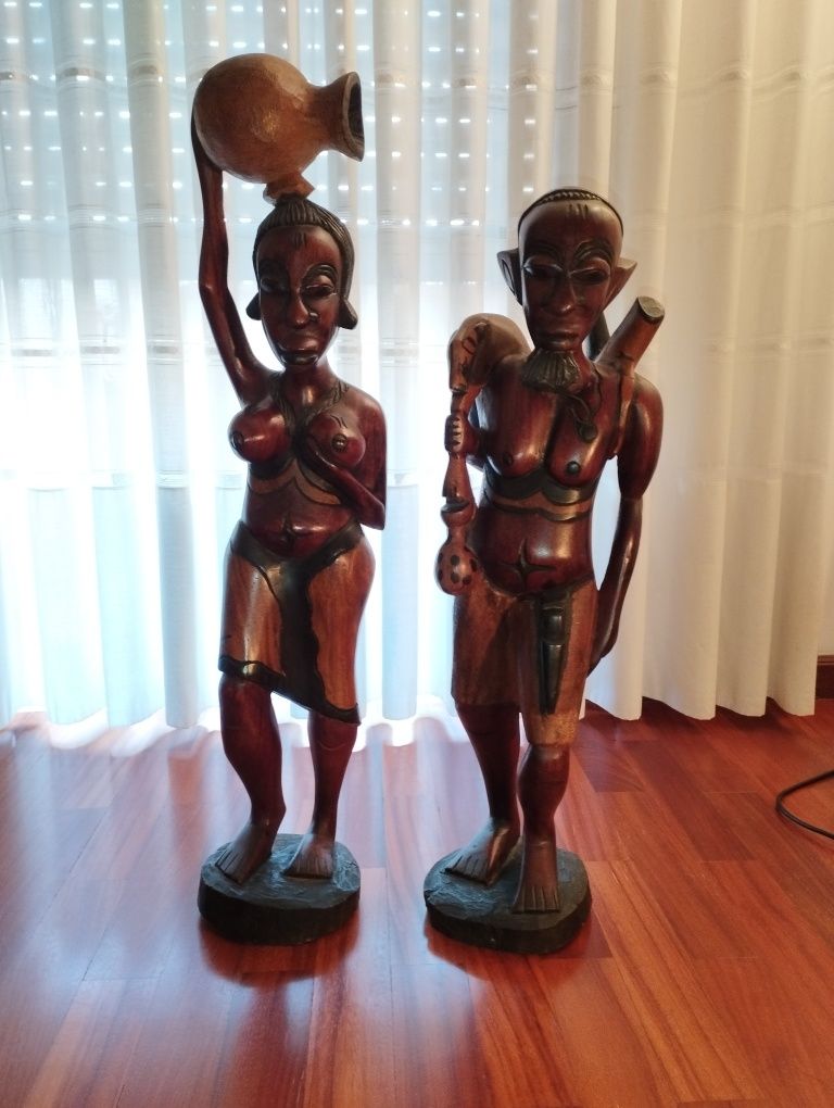 Casal de estátuas africanas