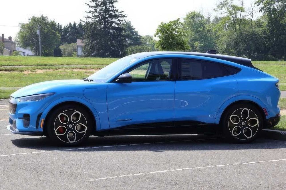 Ford Mustang Mach-E GT      2022