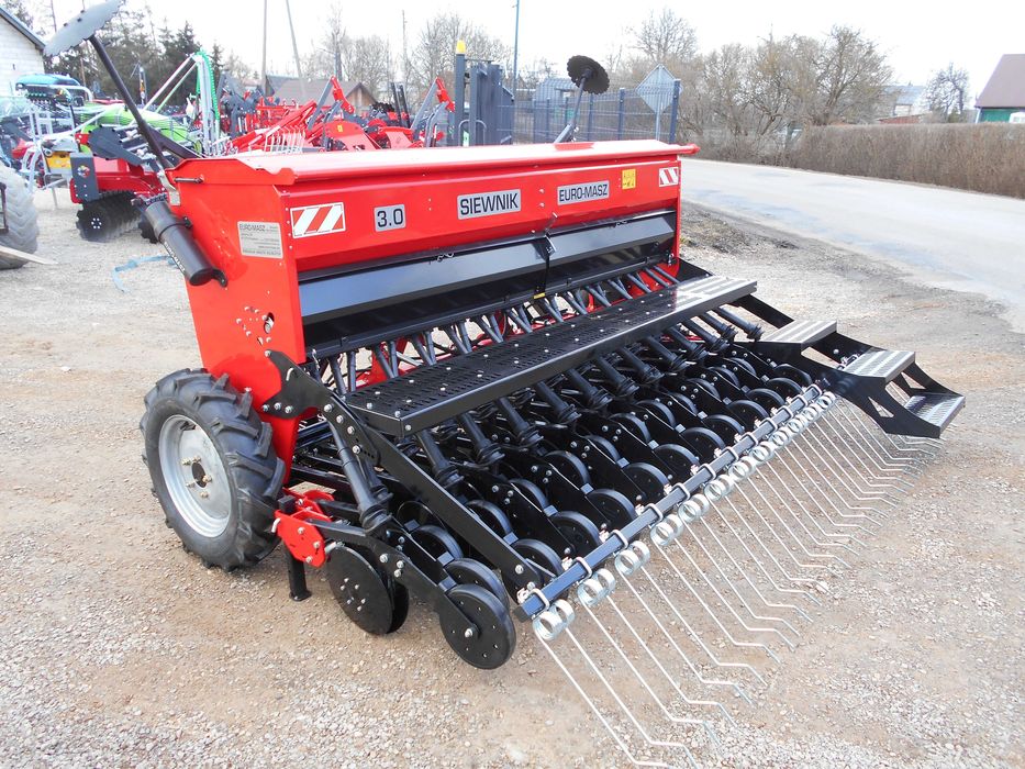 SIEWNIK zbożowy *stopkowy *talerzowy/ znaczniki hydr/ pomost/euro-masz