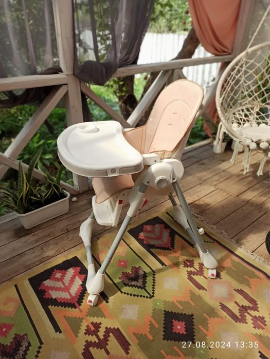 Дитяче крісло для годування