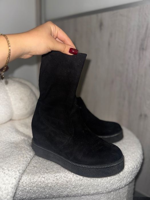 Długie botki na koturnie