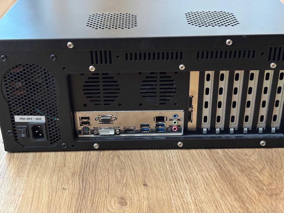 Servidor Rack 19” 4U – Intel – 4GB – SSD 250GB