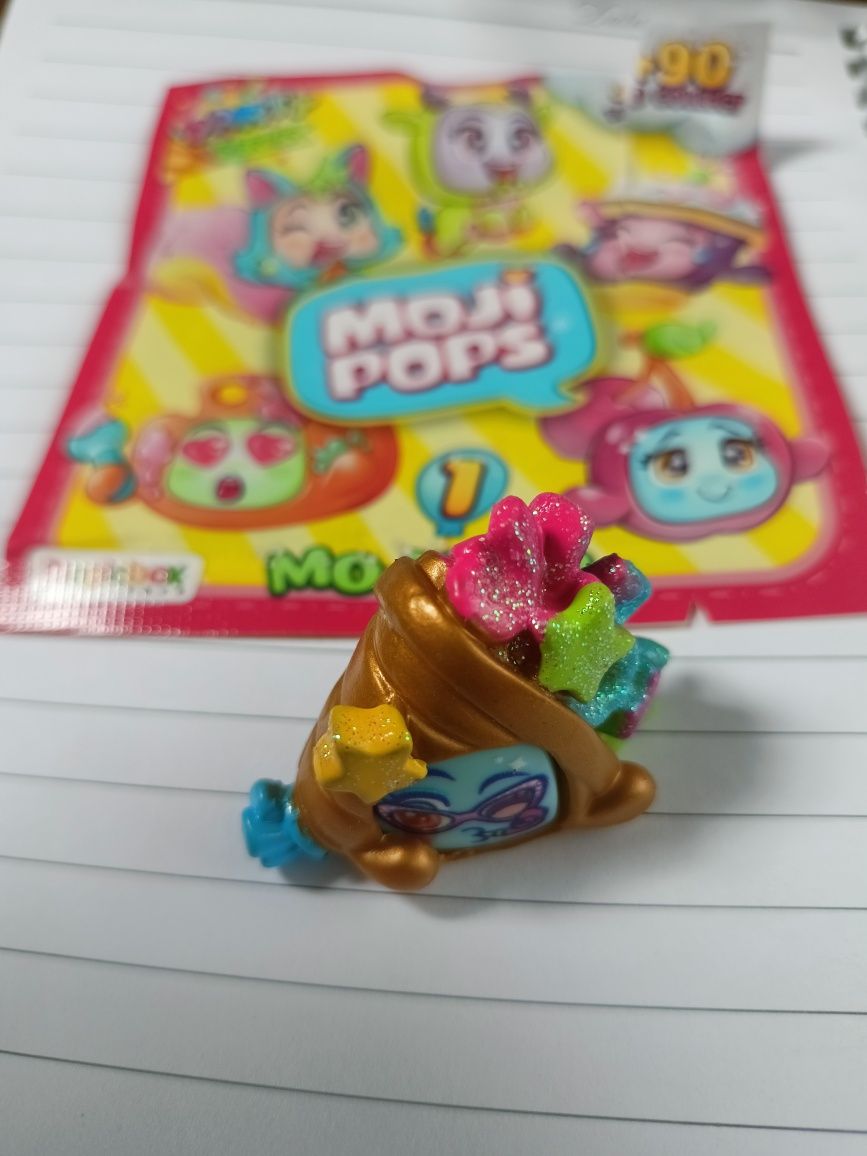 Poppy Celebrity/ Sparkle Spots -Moji Pops