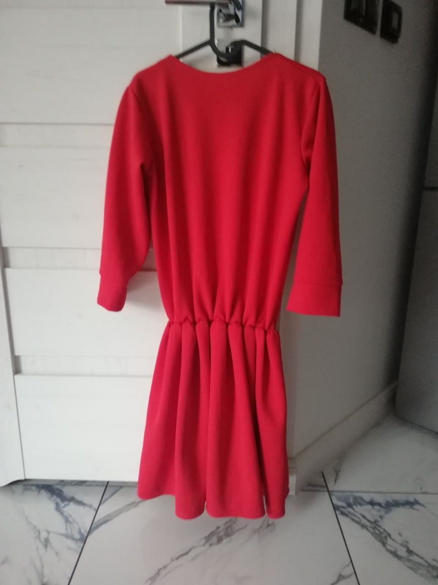Czerwona sukienka Pakuten