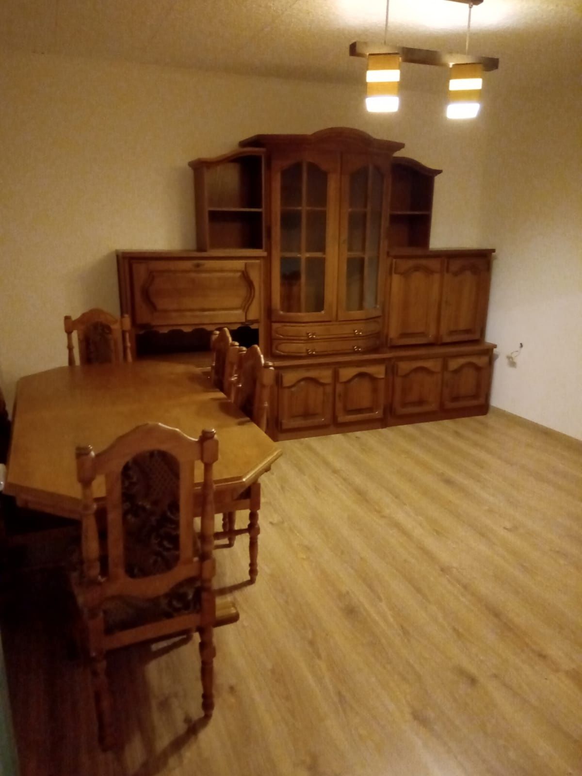 Meble (komplet stół i 10 krzeseł)