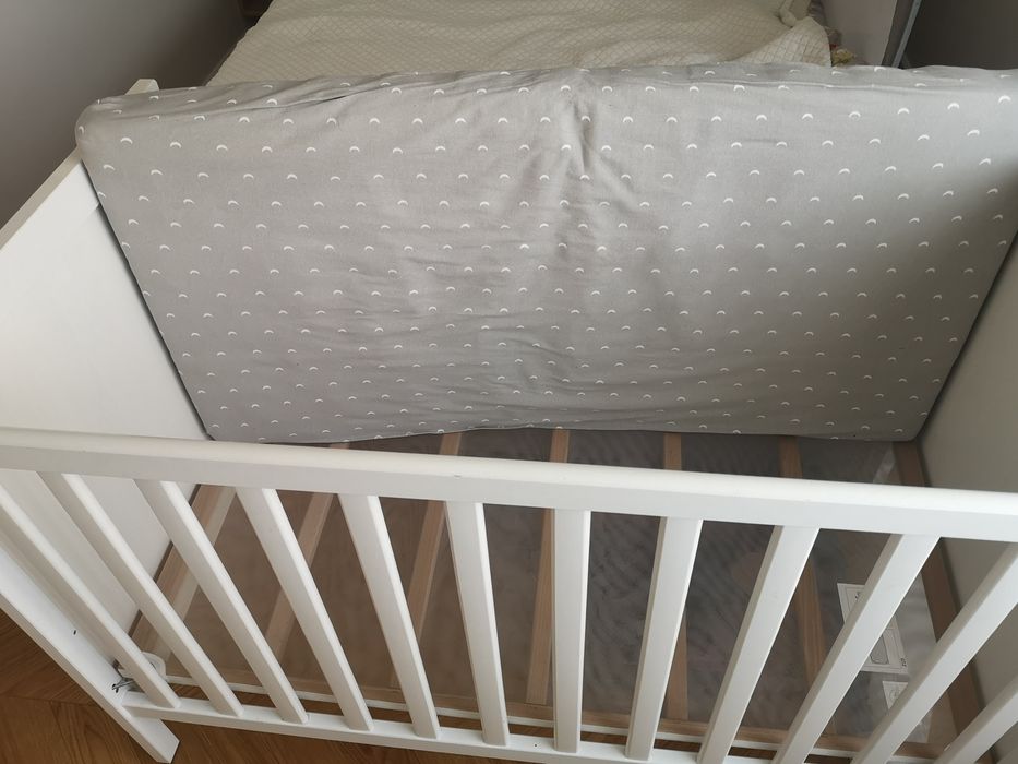 Łóżeczko 120x60 drewniane z nowym materacem Ikea
