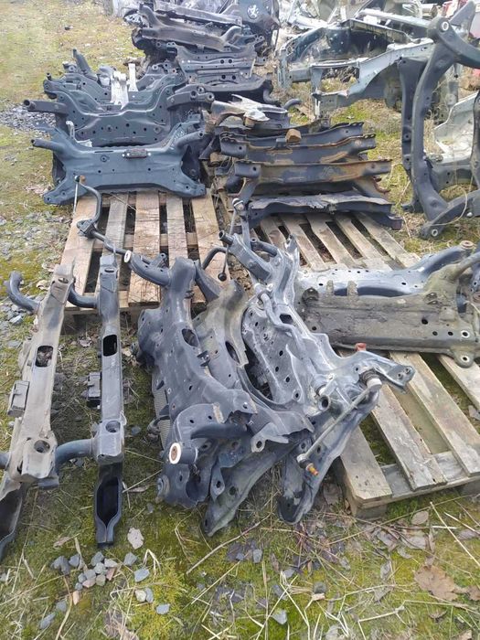 Балка підрамник передній задній Toyota RAV4 CHR Auris Avensis Camry