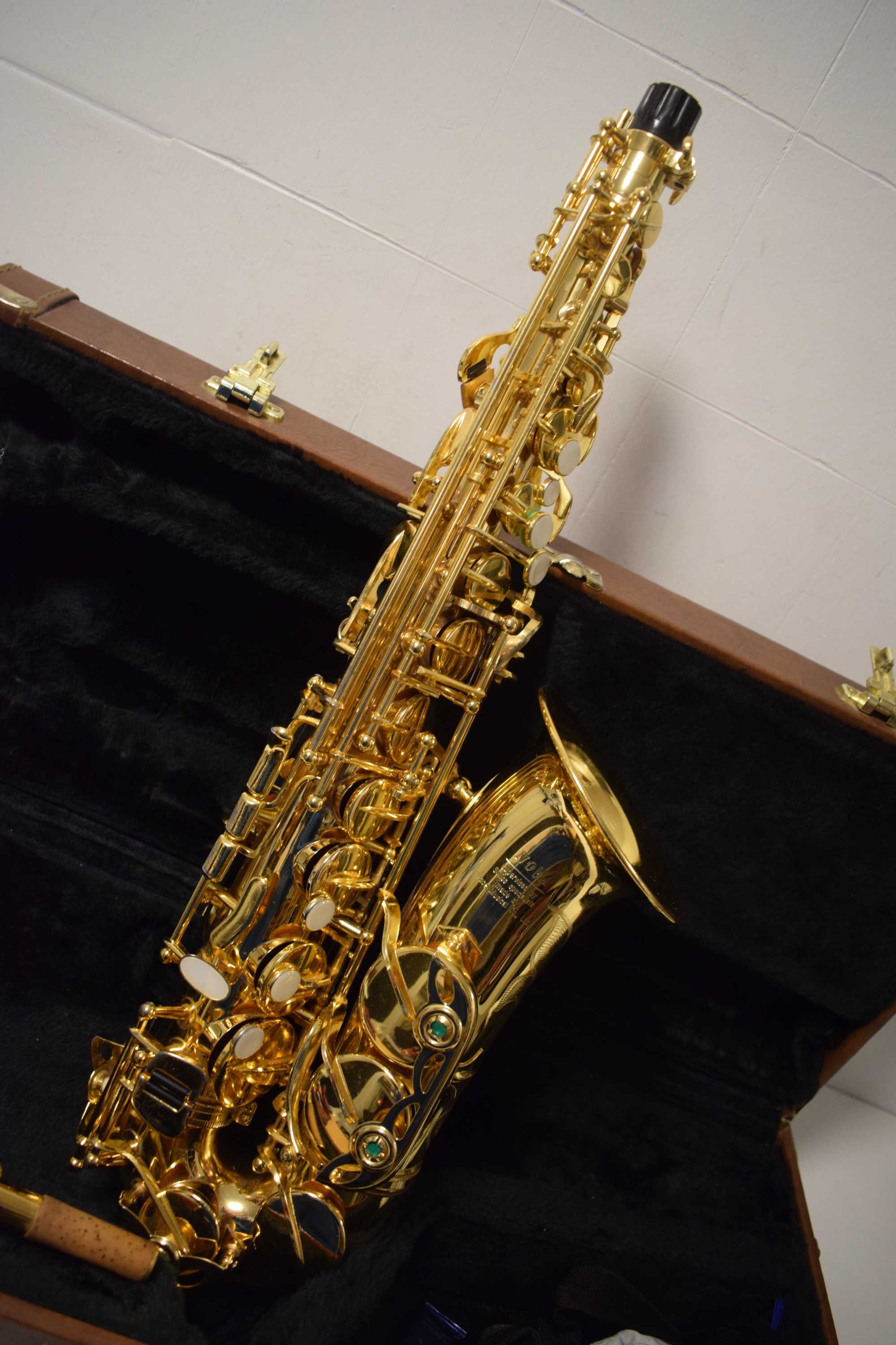 Saxofone Alto Marca Nova com estojo