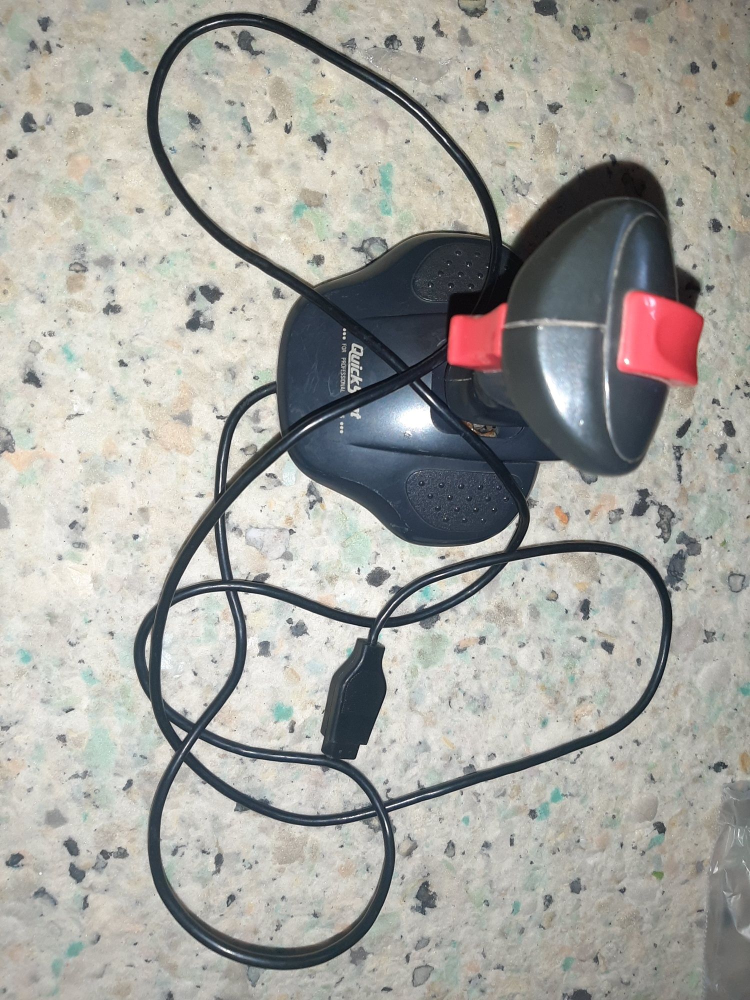Joysticki Commodore, Amiga, Atari