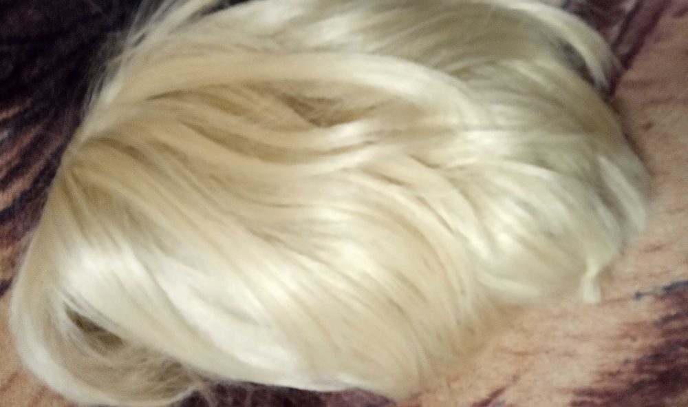 парик каре  блондинка .