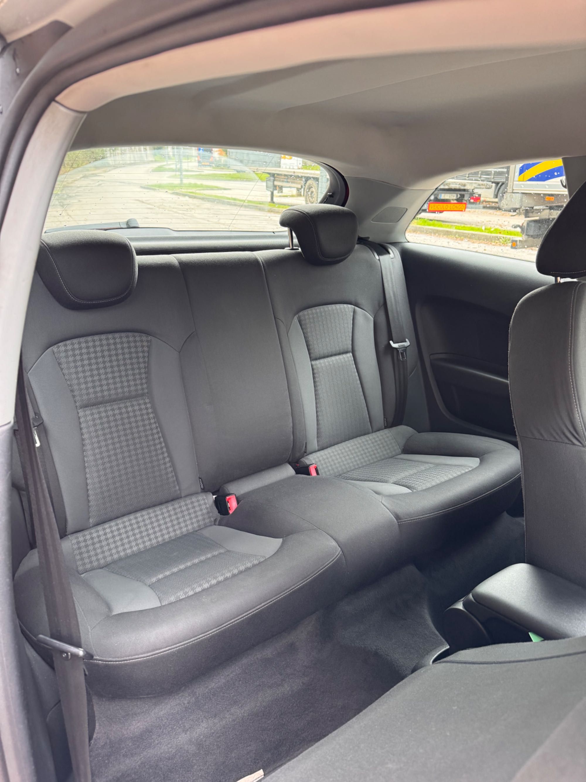 AUDI A1 - 2010 5 lugares