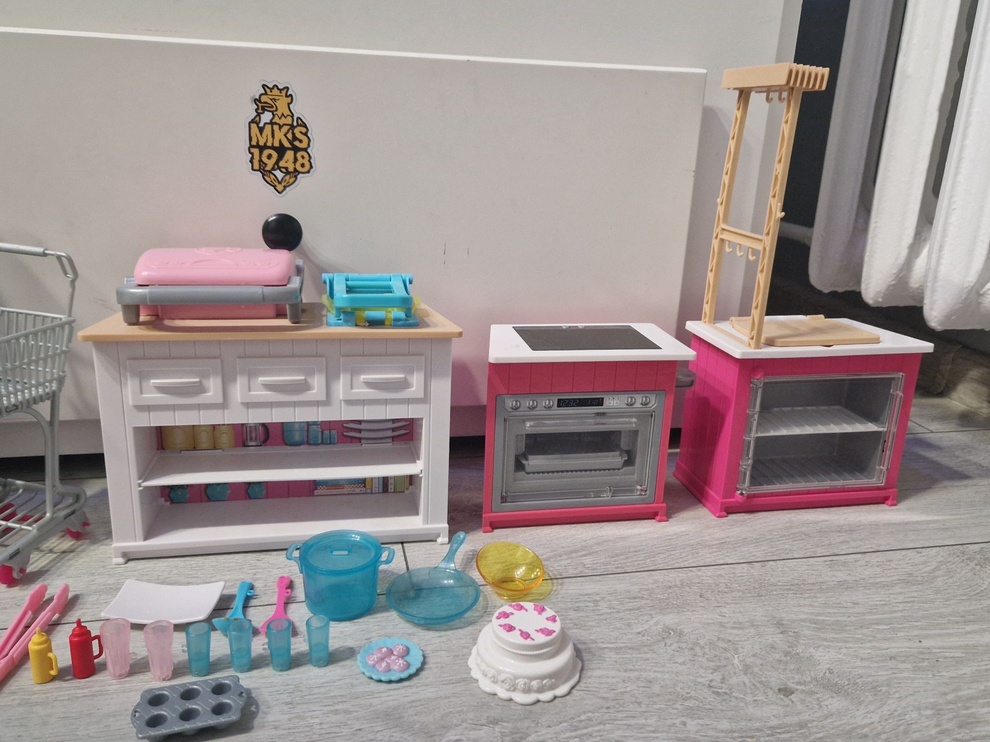 Barbie, lalki + akcesoria, ubrania, meble, kuchnia, sklep i inne.