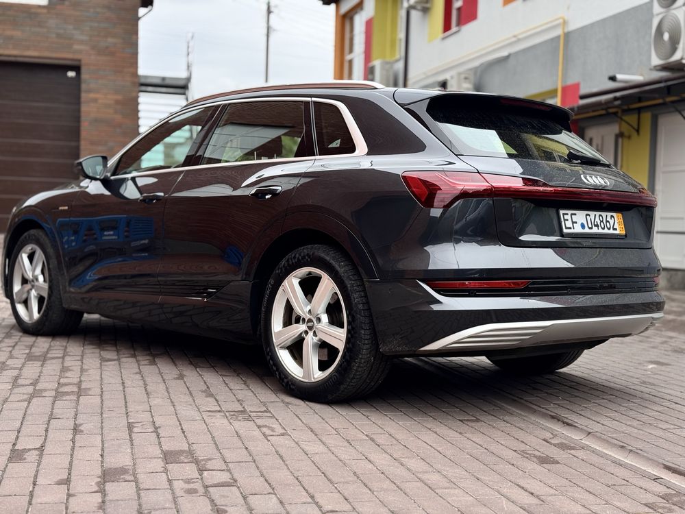Audi E tron 95 kwt. За 21100€. В наявності