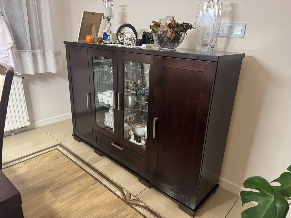 Solidna drewniana komoda