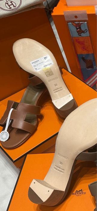 Hermes  oasis na obcasie