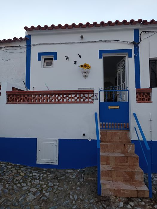 Moradia remodelada e mobilada