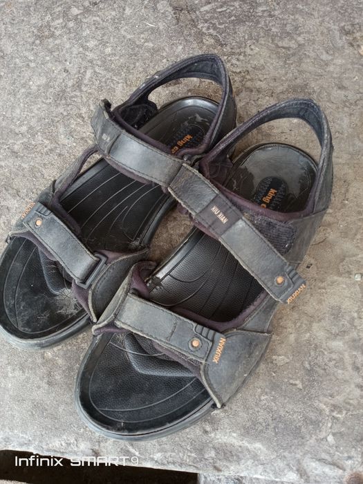 Чоловічі капці 44 розмір. Чорного кольору