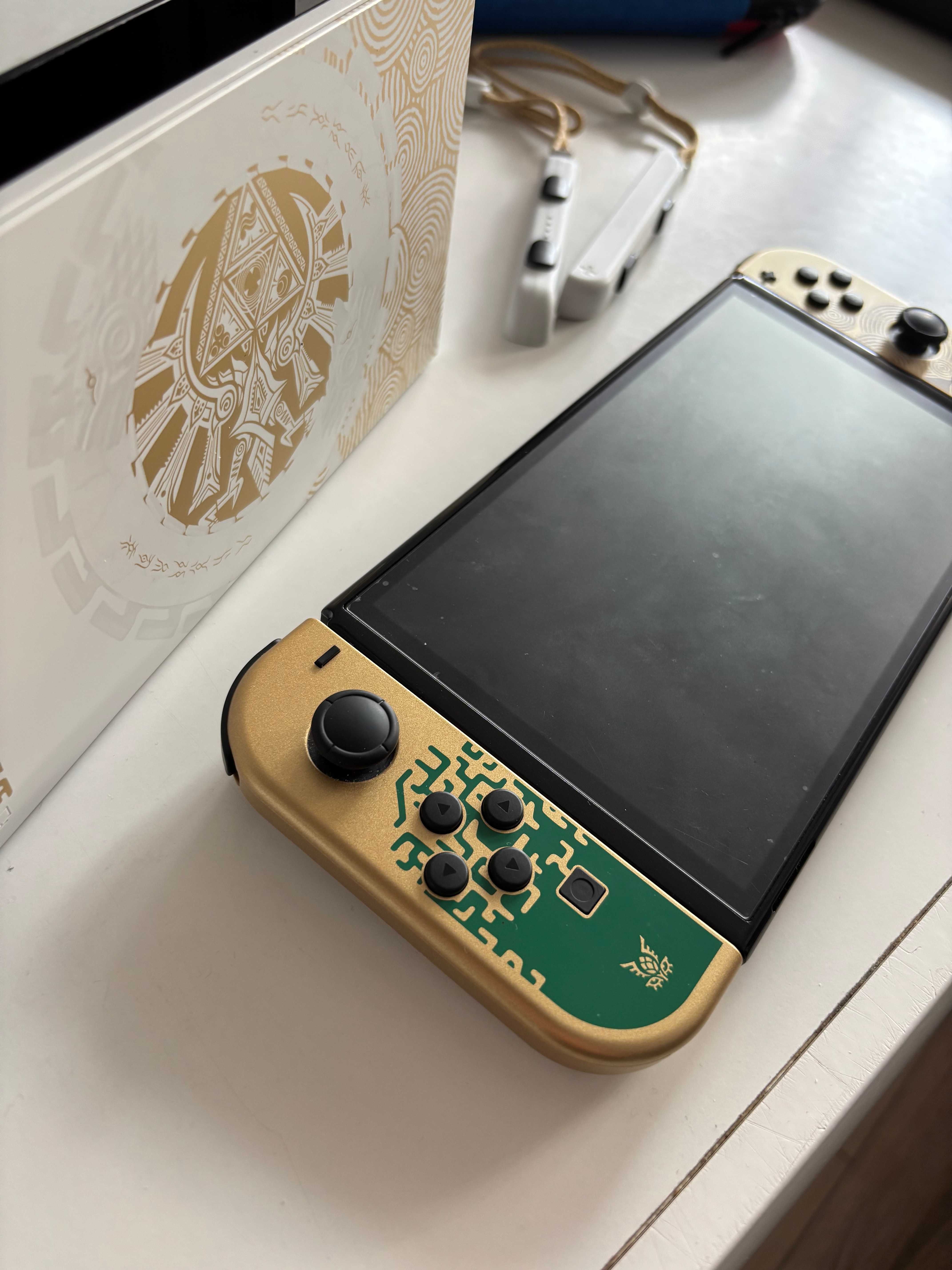 Switch OLED Zelda Edition z kartą pamięci 265 GB i etui Mario