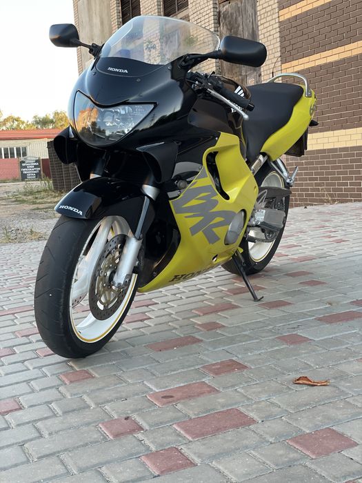 Продам Honda CBR 600 f4
