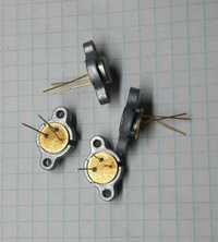 Транзисторы в желтых корпусах с радиаторами SONY С756