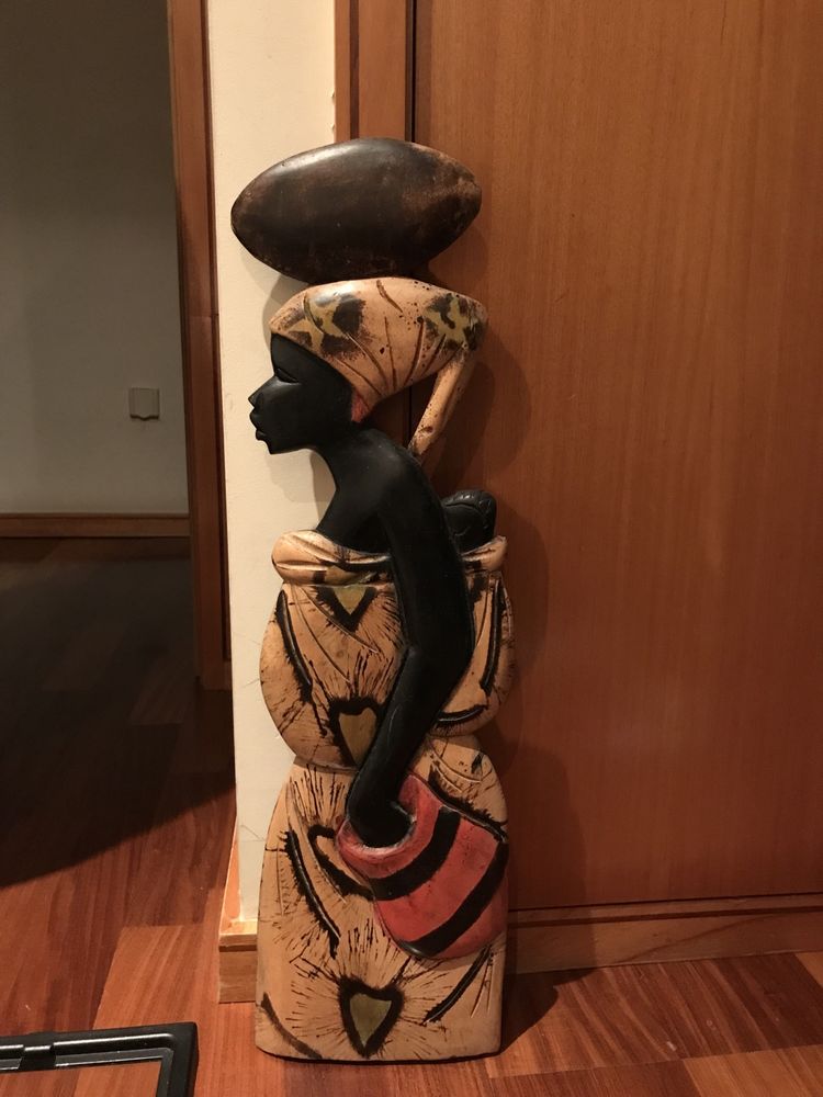 Figura de madeira para pendurar na parede