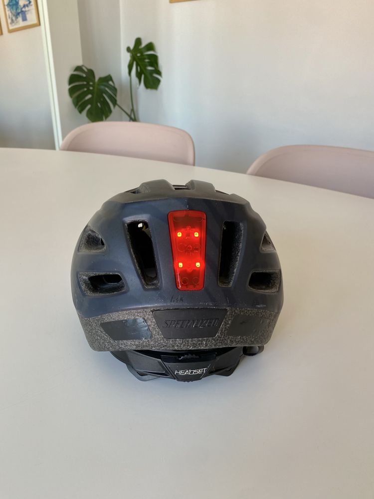 Capacete Specialized Youth MIPS 52-57 cm com luz LED