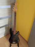 Gitara basowa Squier