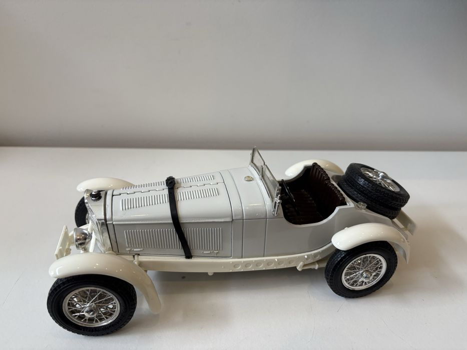 Model Mercedes SSKL 1:18 BBurago Burago (maisto welly)