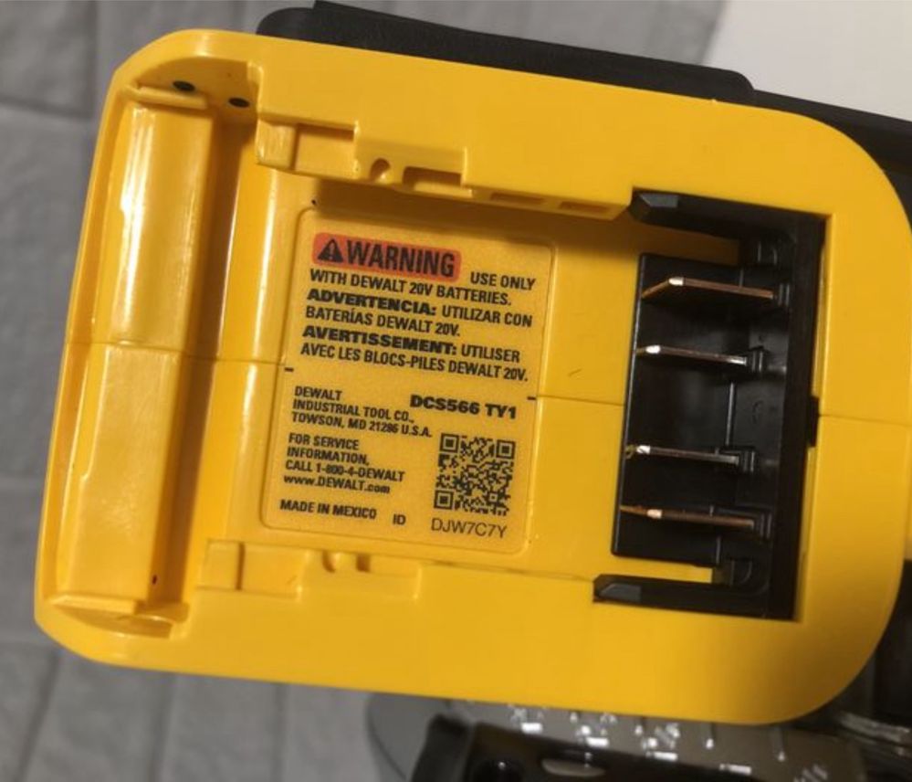 Аккумуляторная бесщеточная циркулярная пила DEWALT DCS566 165mm 20V