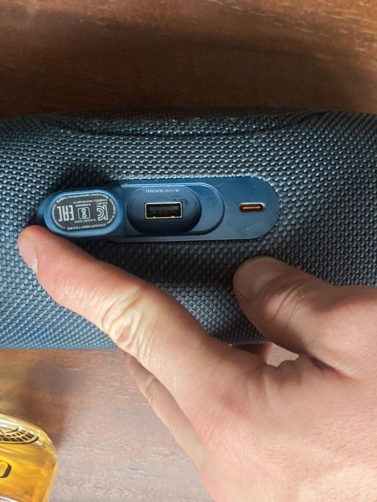 Колонка JBL charge 5.