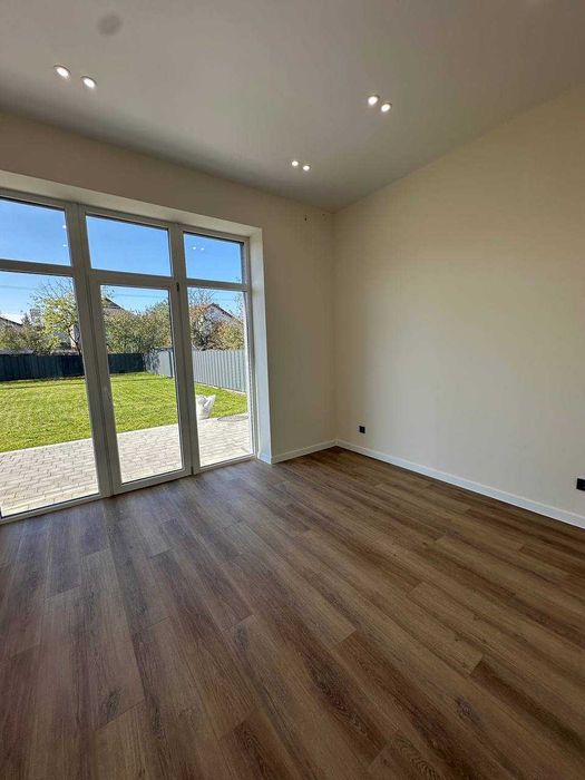 Шикарний Будинок в передмісті