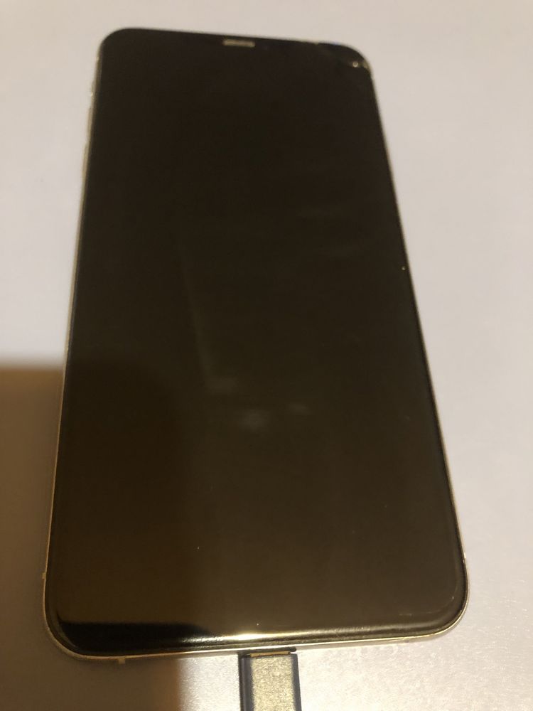 Iphone XS maxx 64 gigas com detalhes