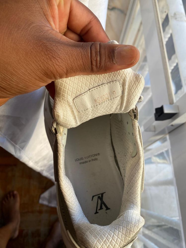 Vendo tenis usados da louis Vuitton tamanho 43